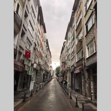 Mutfakli 1+1 Yeni Dizayn Yapilmis Muhtesem Daire Istanbul